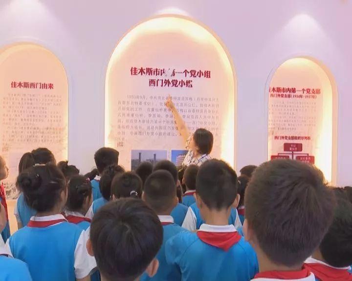 店里只有我一个化妆师，在这家店越画越迷茫怎么办？游戏画面